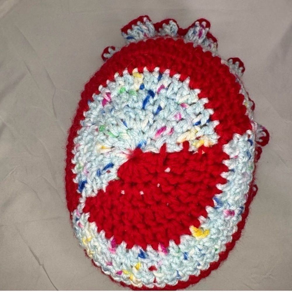 Beautiful Crochet Bucket Hat with Ruffles - Picture 5 of 6